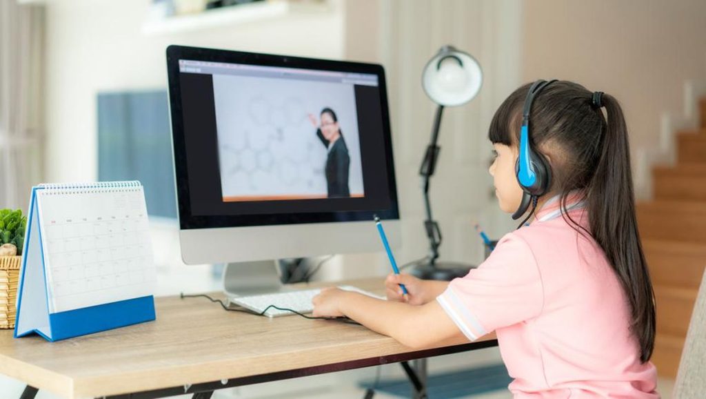 Cara Platform Pembelajaran Online Mengubah Kebiasaan Belajar Anak Muda